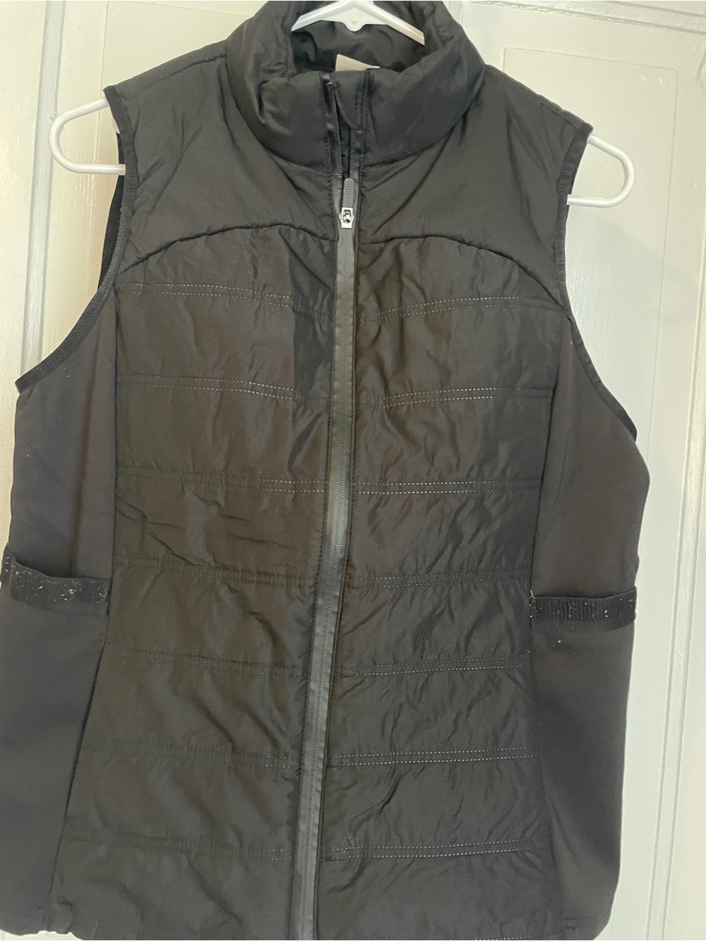 Avia women’s  Black Quilted Puffer Vest size large